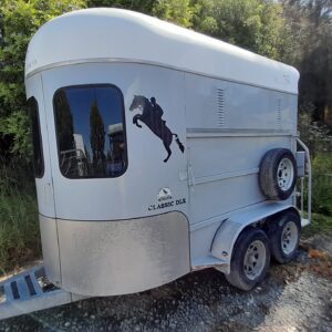 2011 Thoroughbred DLX horse float